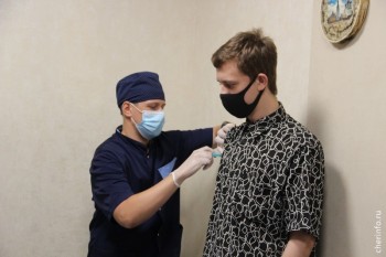 «Бизнес за здоровье» - в Череповце стартовала акция по массовому вакцинированию персонала на предприятиях